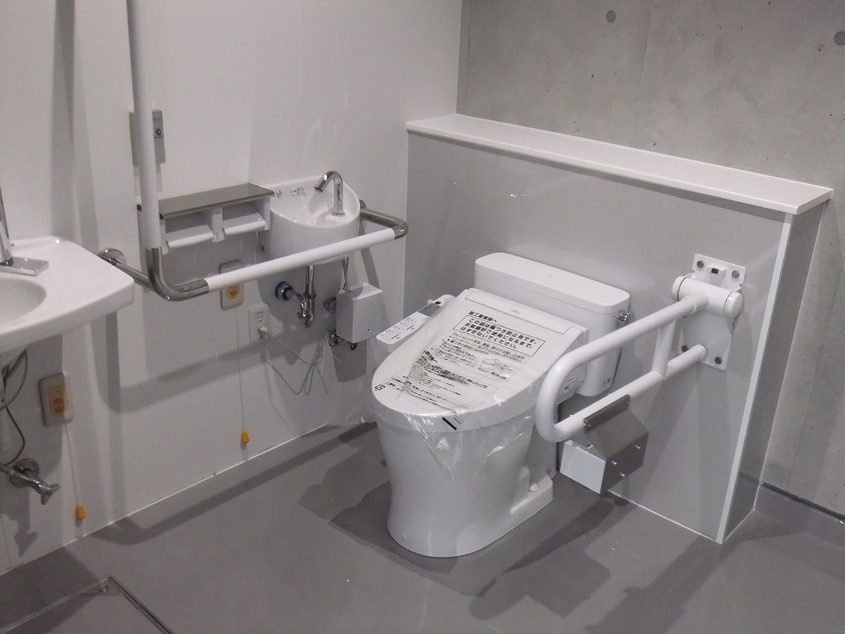 東京都府中市 RC造1階 トイレ・更衣室 施工事例